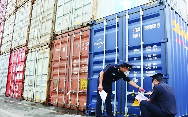Thủ tục hải quan đóng vai trò quyết định đến tiến độ giải phóng hàng hóa.