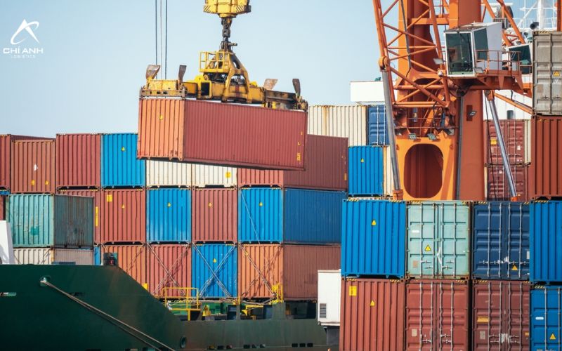 Nhập hàng Trung Quốc chính ngạch là hình thức giao thương quốc tế hợp pháp, có đầy đủ hợp đồng mua bán, hóa đơn VAT và chứng từ xuất nhập khẩu