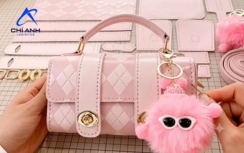 Charm túi xách và phụ kiện trang trí túi